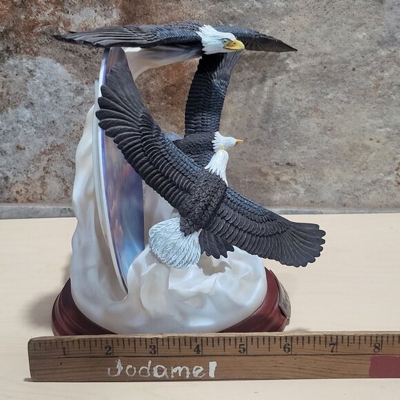 Bradford Exchange Decorative 3 D Plate Flying Eagle Figurine Wings of Glory Betw - Picture 11 of 14